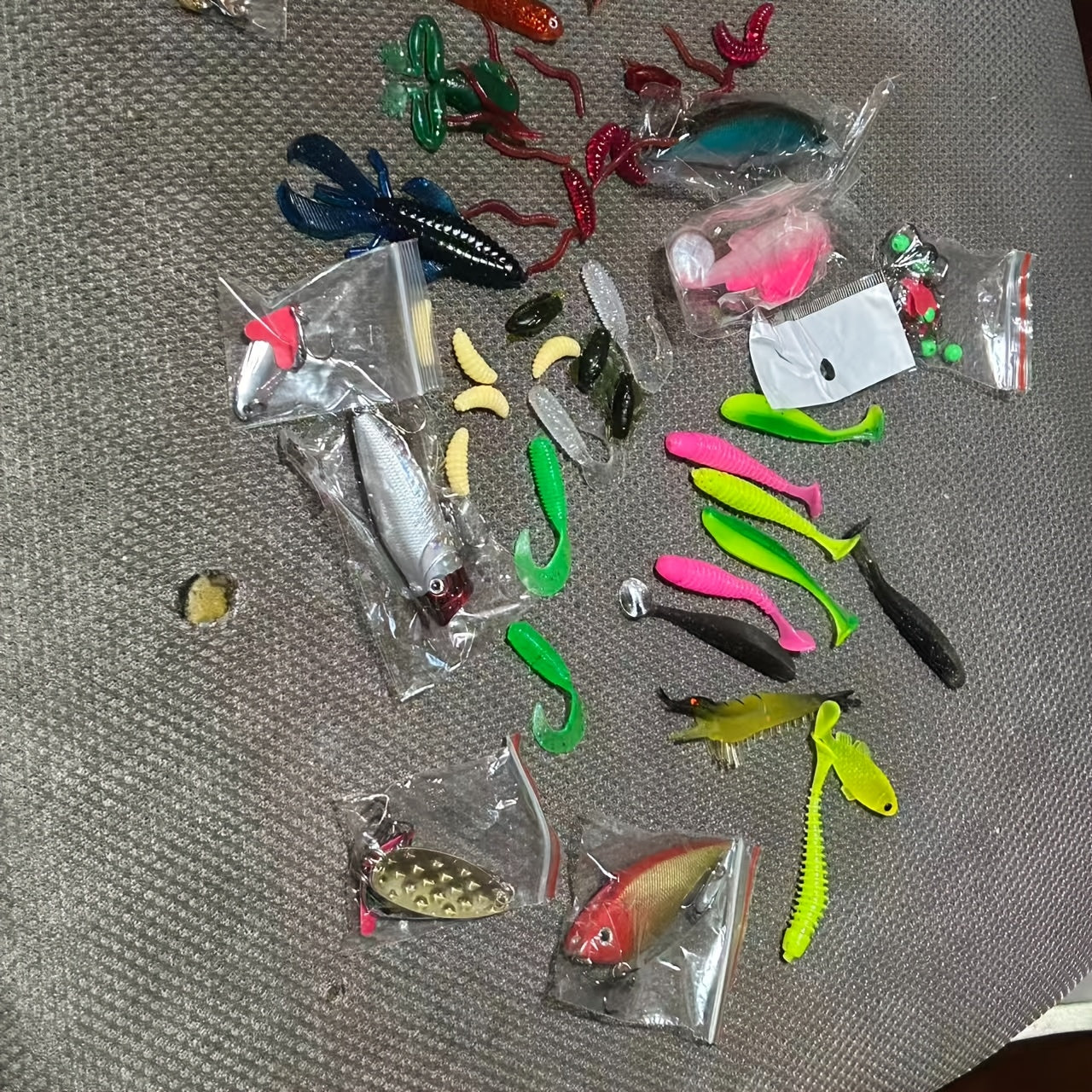 133-Piece Fishing Kit – Spinner Baits Wobblers Lead Jigs Sinkers Hooks & Storage Box Complete Freshwater Beginner Tackle Set for Bass Trout Carp